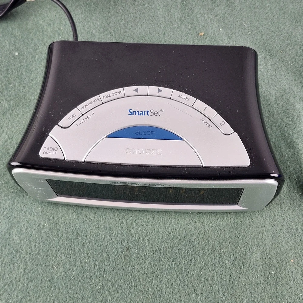 Emerson Dual Alarm Auto Smartset Clock Radio JUMBO Digital Display Model CKS9051